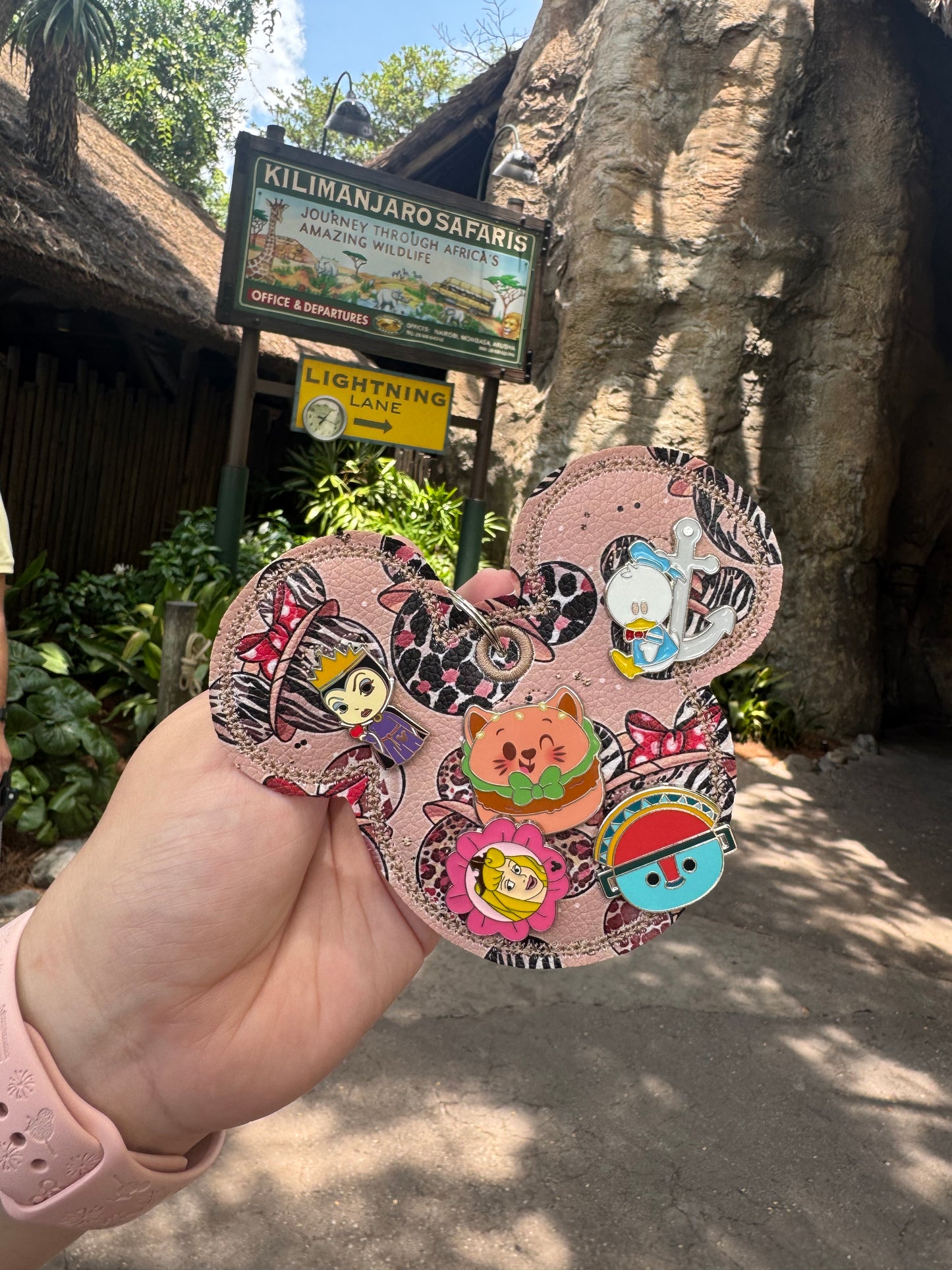 Safari Hats Trading Keychain | 5 Hole Enamel Pin Holder | Pin Display Keychain