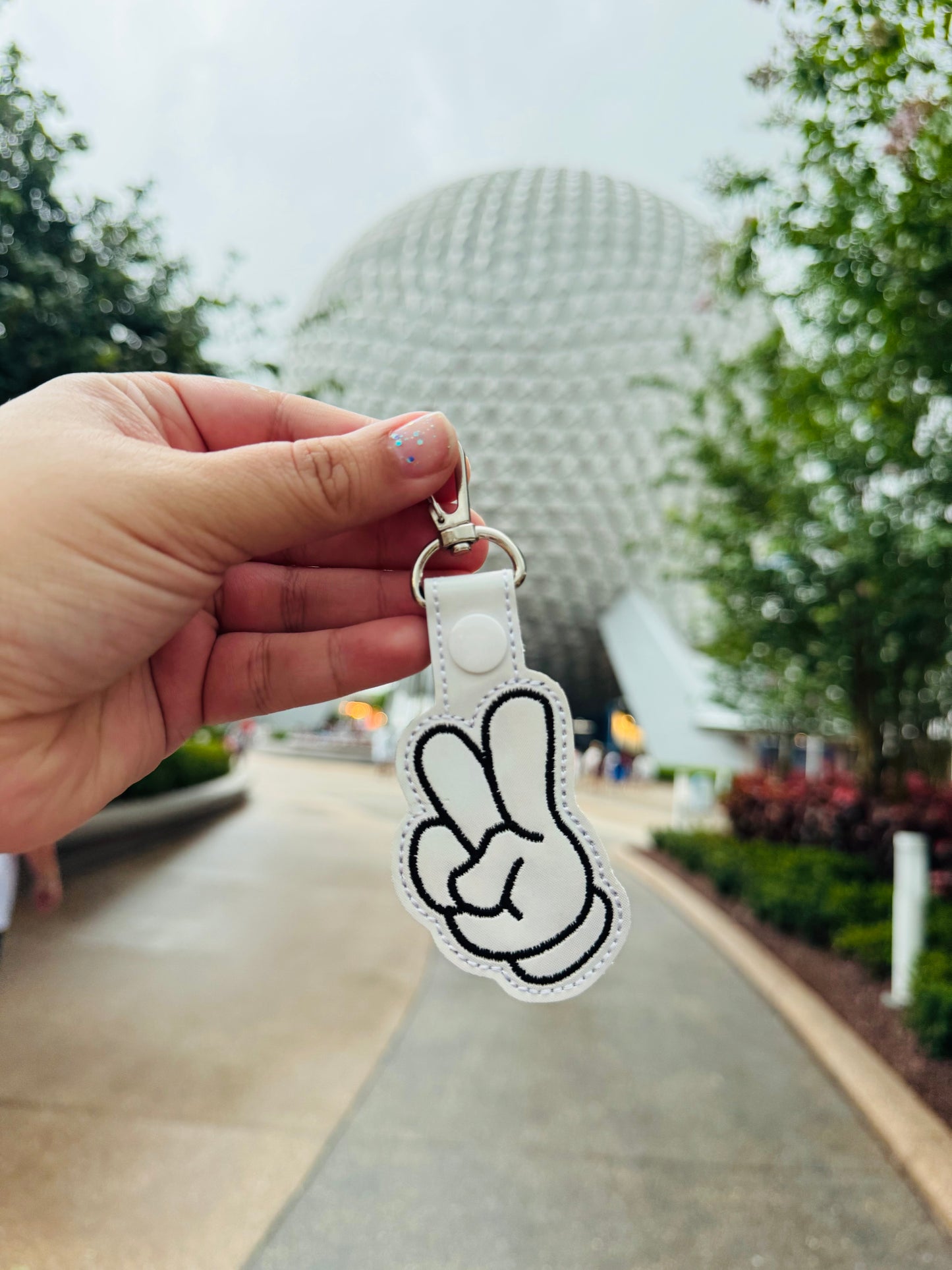 Mouse Glove Peace Sign Keychain – Holographic Snap Tab for Backpacks Bag Charm