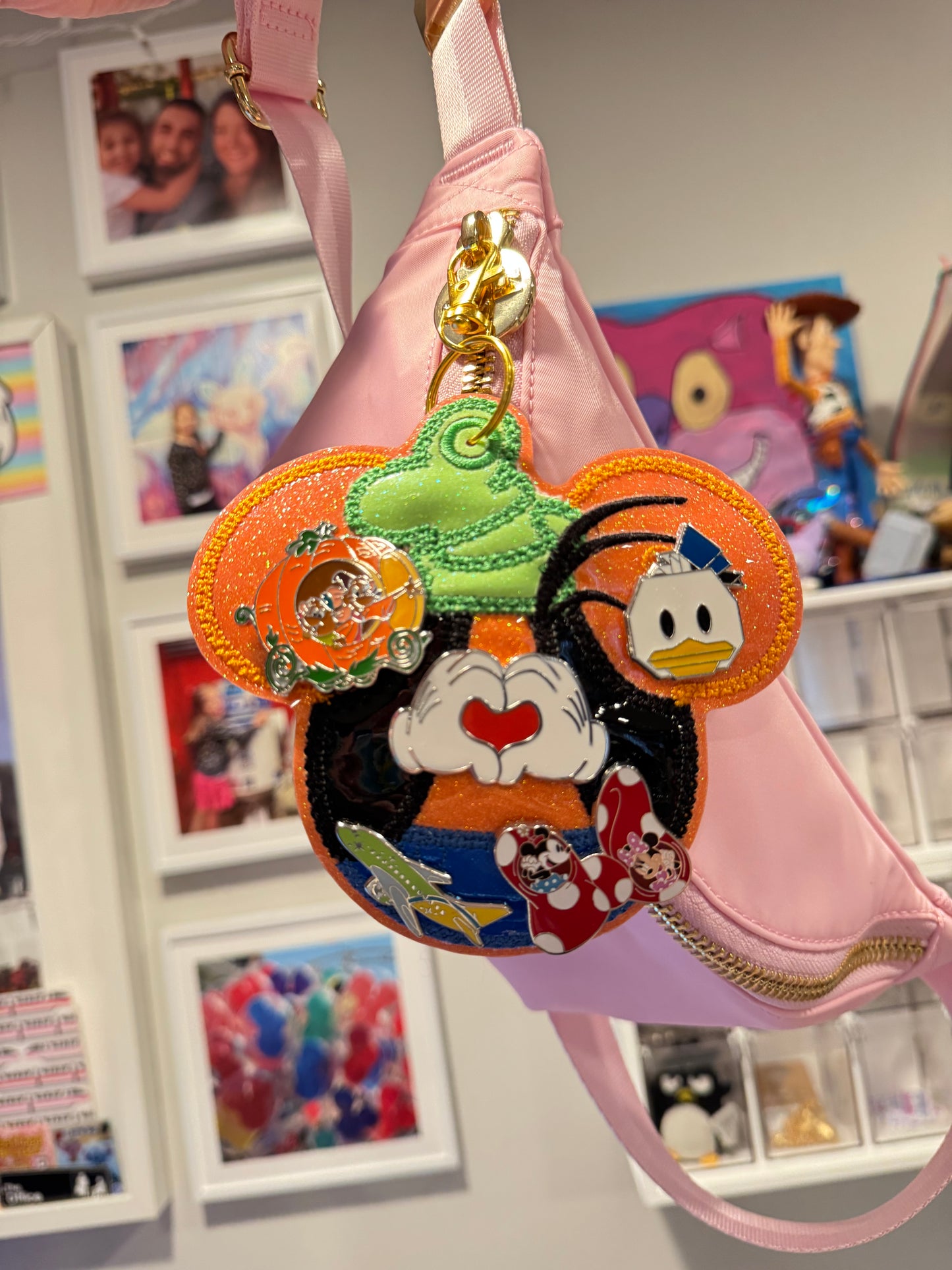 Goof Pin Trading Keychain – Holds 5 Pins