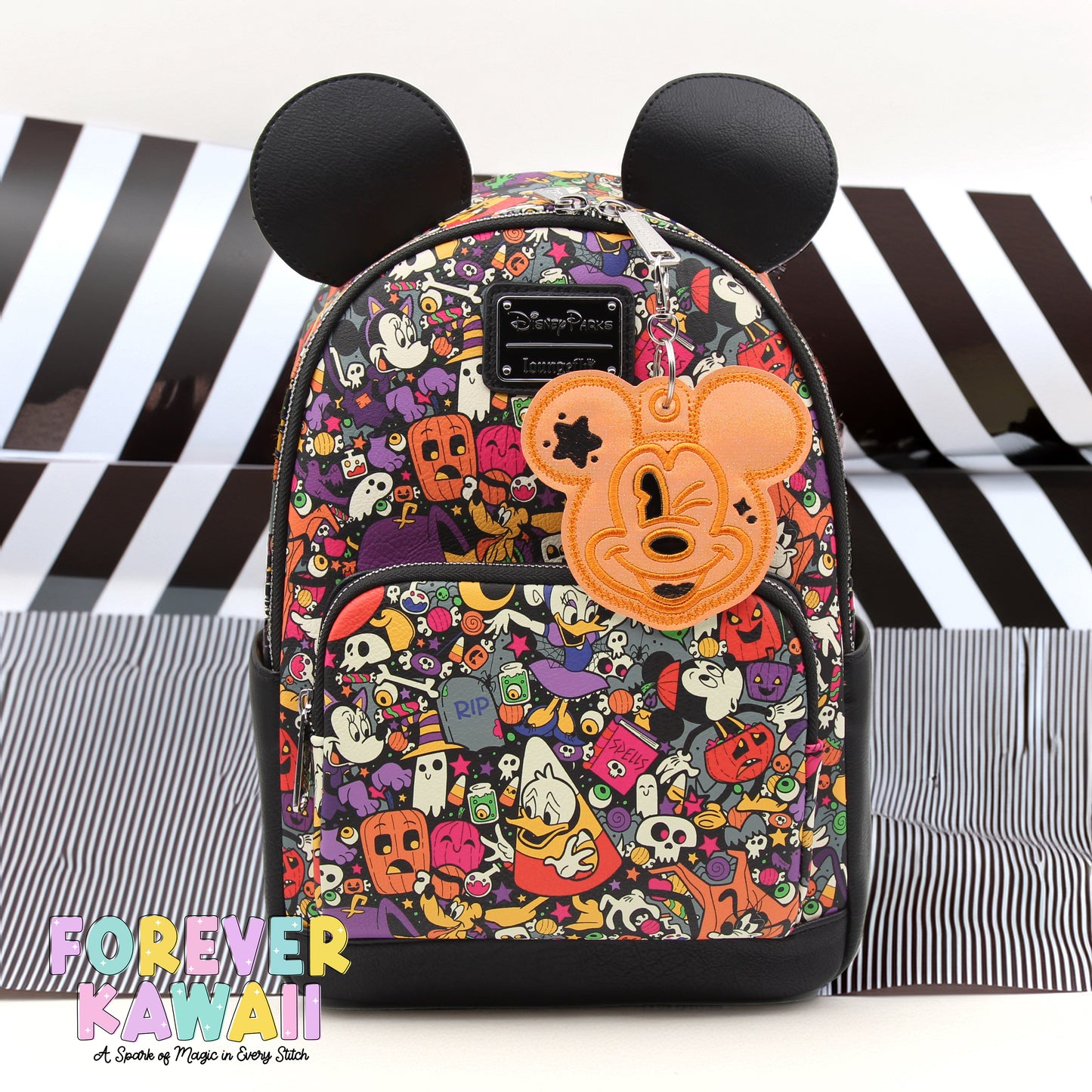 Winking Star Mouse Bag Charm – Halloween Vinyl Keychain in Black and Orange