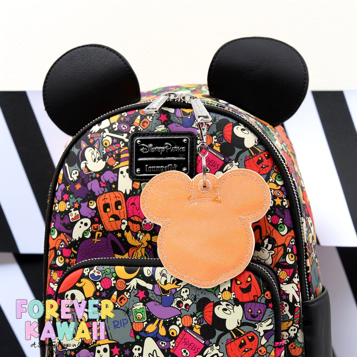 Winking Star Mouse Bag Charm – Halloween Vinyl Keychain in Black and Orange