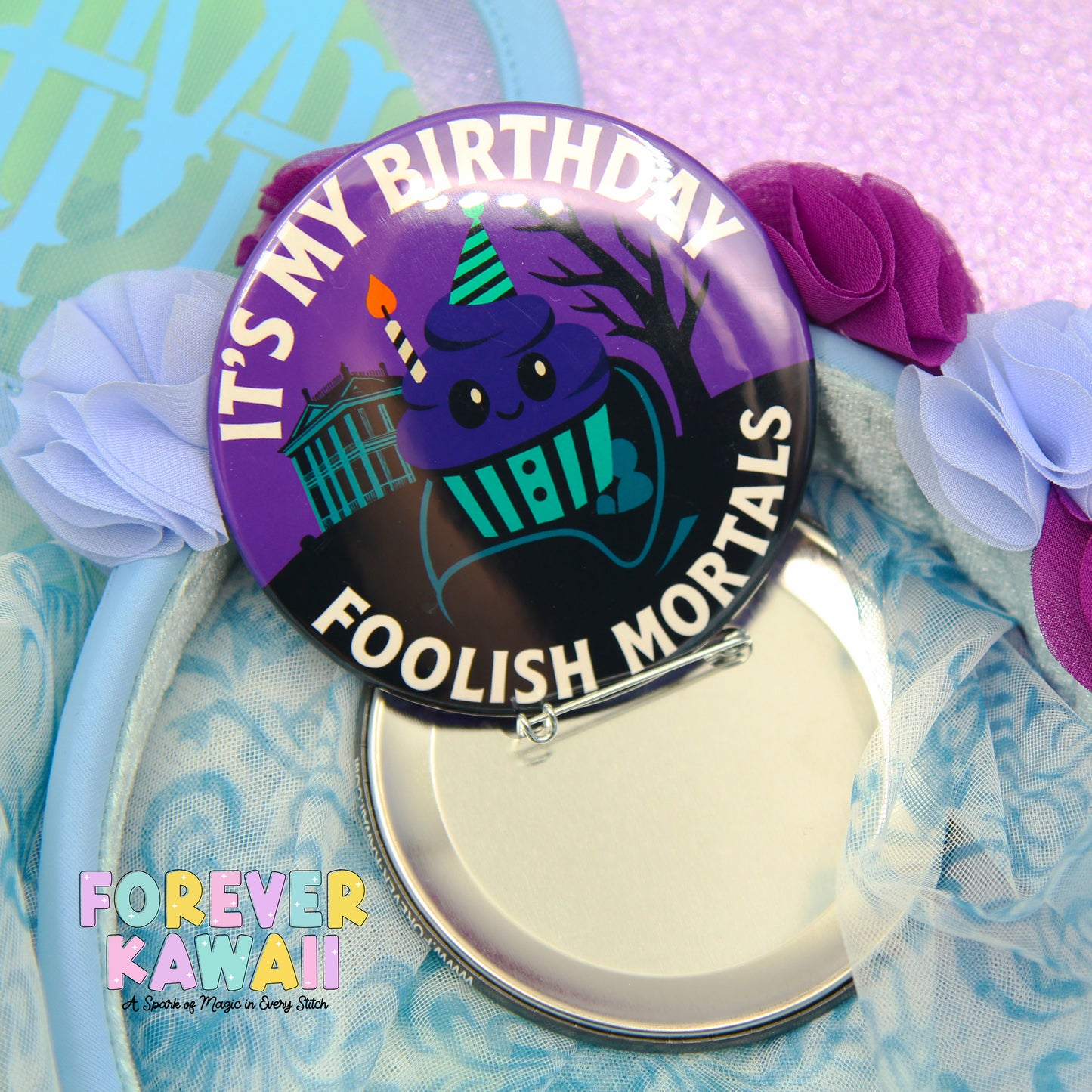 A purple badge with a cartoon character and text, surrounded by flowers and a blue background.