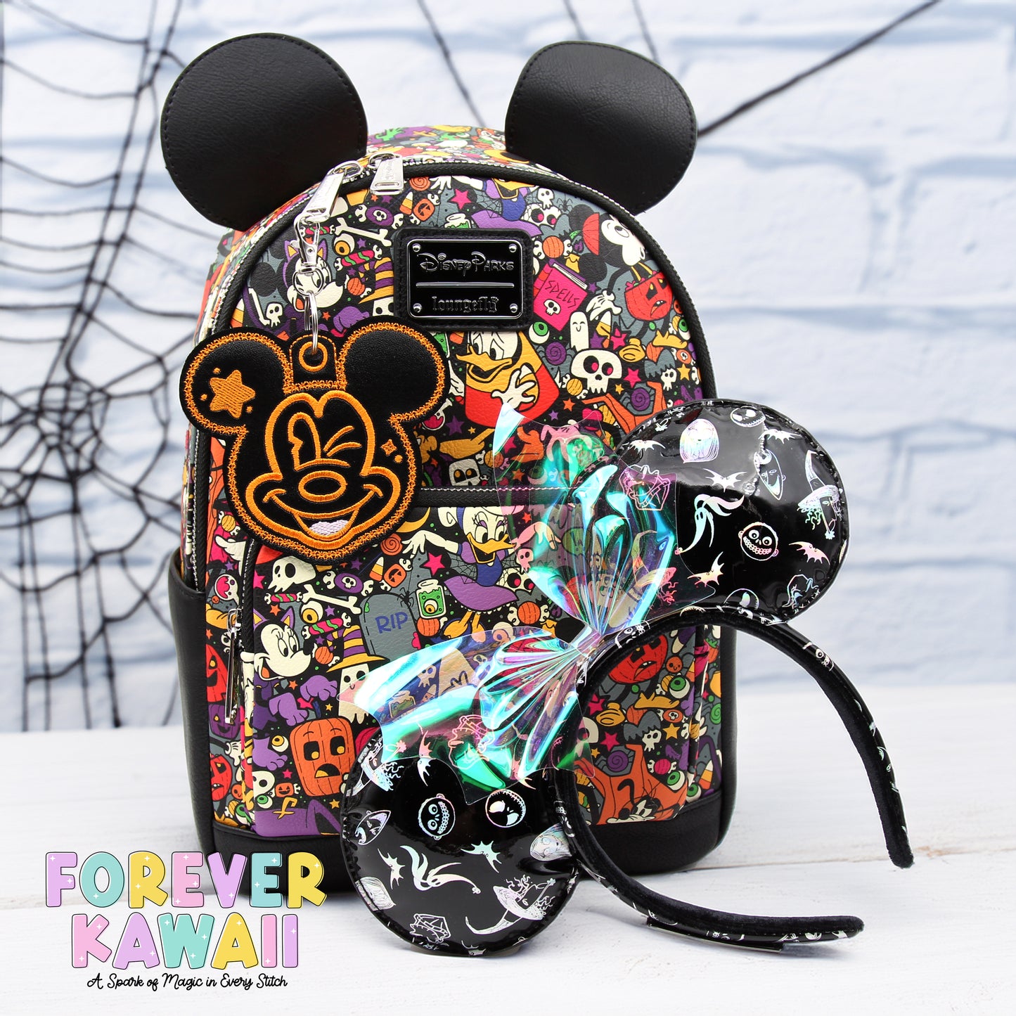 Winking Star Mouse Bag Charm – Halloween Vinyl Keychain in Black and Orange
