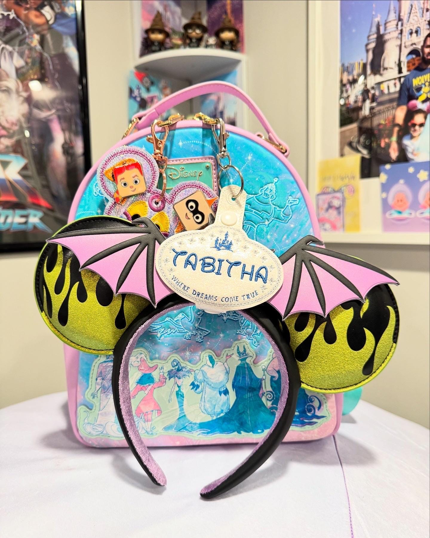 Personalized Ear Headband Holder Keychain – Cast Member Name Tag | Sparkly Glitter Vinyl | Secure Your Park Ears, Hats, Sunglasses